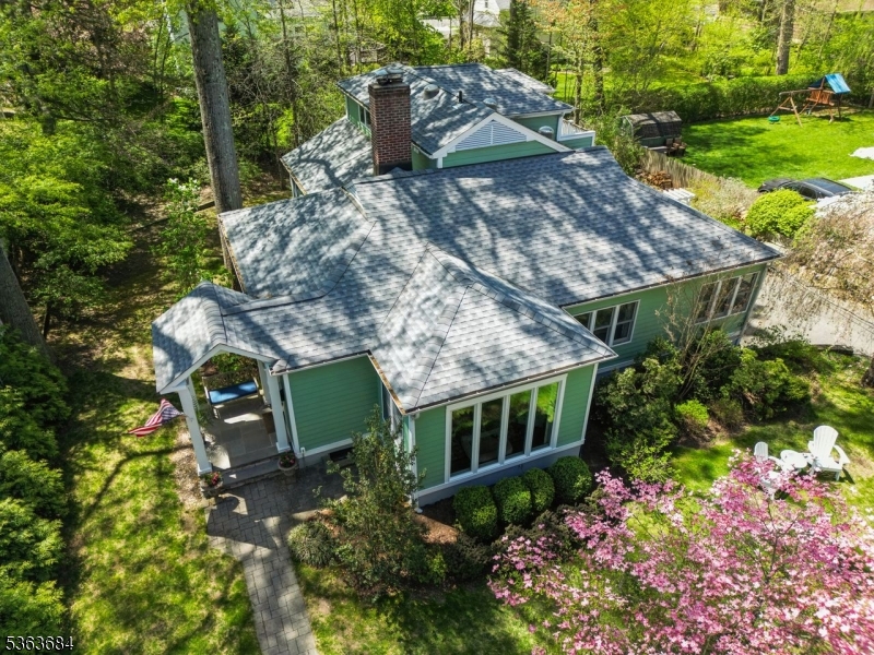 The property has flowering trees and private natural screening. The yard is private.