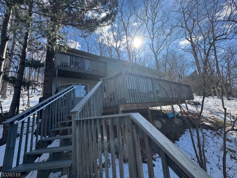 Welcome home to this 3 bedroom 2 bathroom Contemporary.