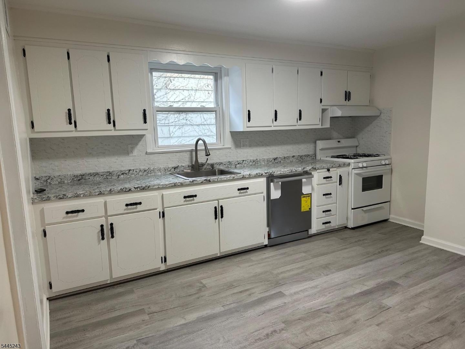 Spacious eat in kitchen