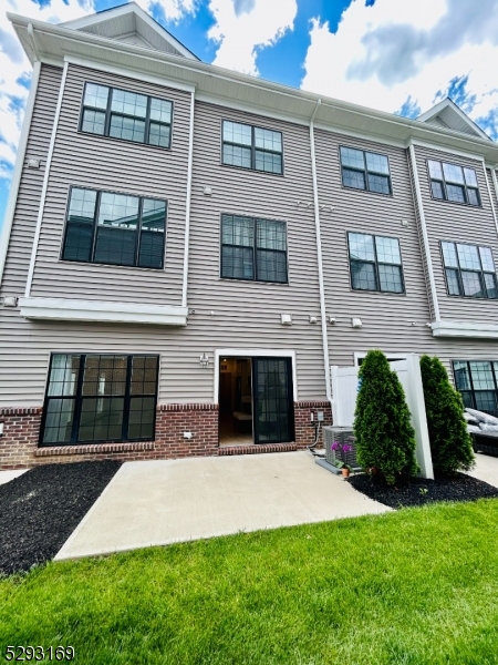 End Unit+Pvt. Patio