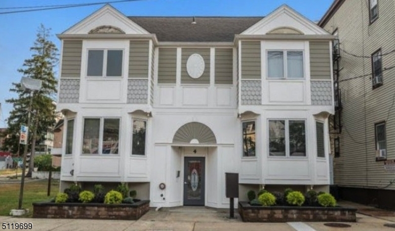 Located in the heart of Morristown, this unit is just steps away from shopping, dining and the Morristown Green.