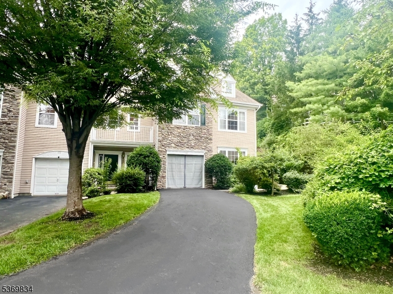 Long driveway that allows 2 cars