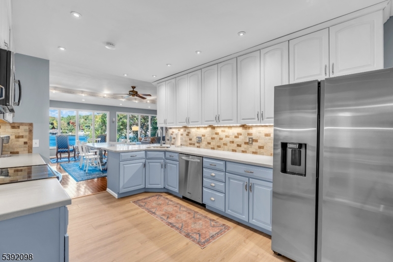 Kitchen w/stainless appliances