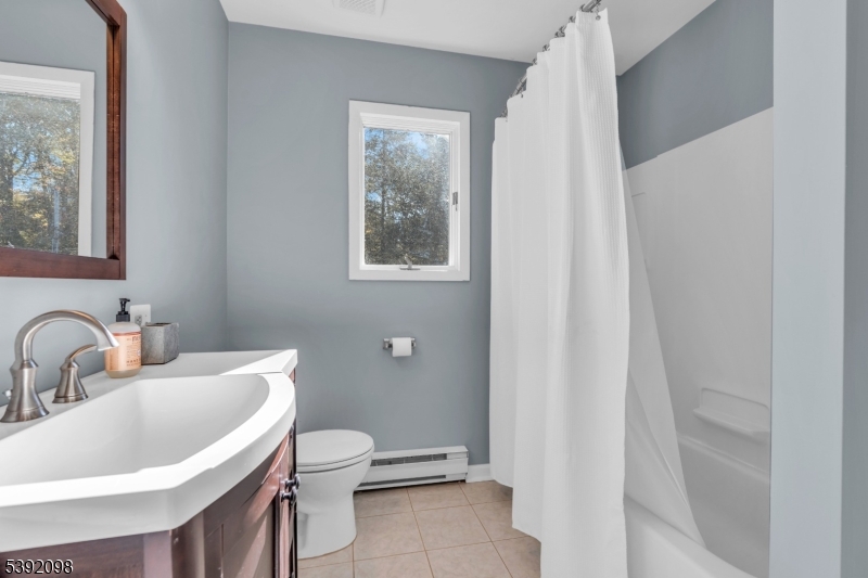 4th bedrm w/ensuite bath