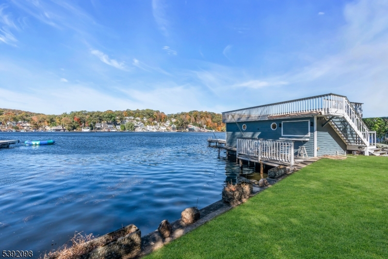 Flat top boat house