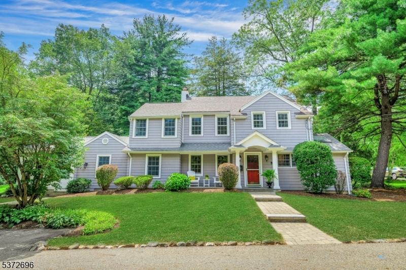 Curb Appeal!! Welcome Home!!