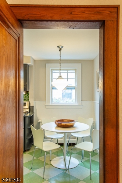 Peak into Eat in Kitchen