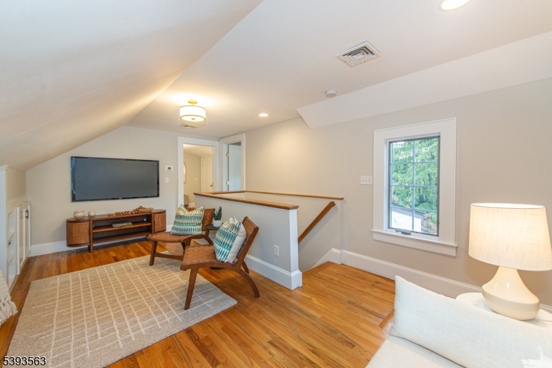 Sitting Area, 3d Floor