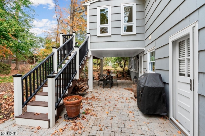STAIRS TO PATIO