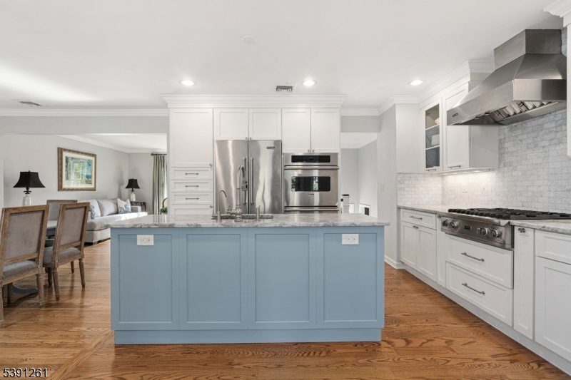 SOFT BLUISH GRAY ISLAND