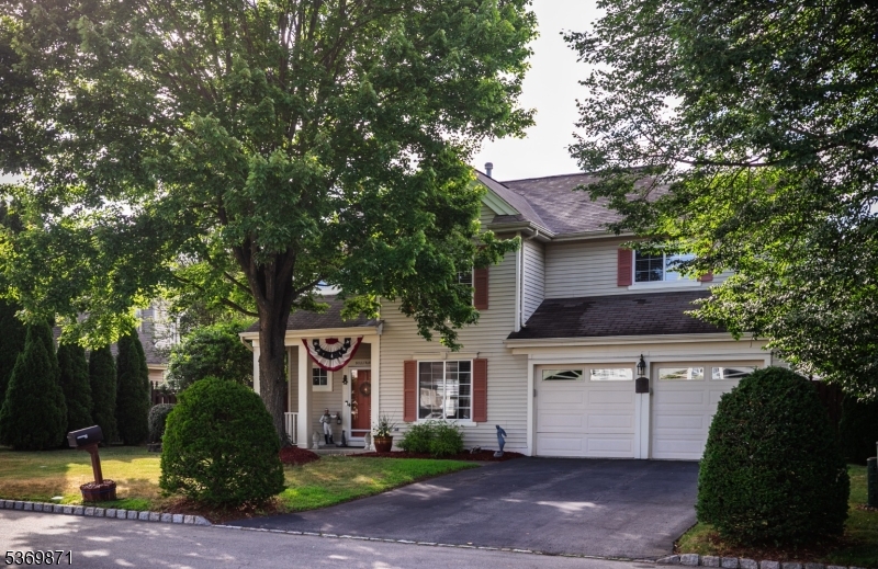 LOVINGLY MAINTIANED 4BR / 2.5BATH COLONIAL WITH A BEAUTIFUL BACKYARD, LARGE BONUS BEDROOM AND PLENTY OF SUNLIGHT THROUGHTOUT!