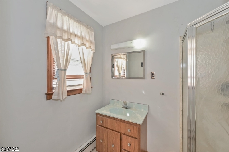 Floor 1 Full Bath