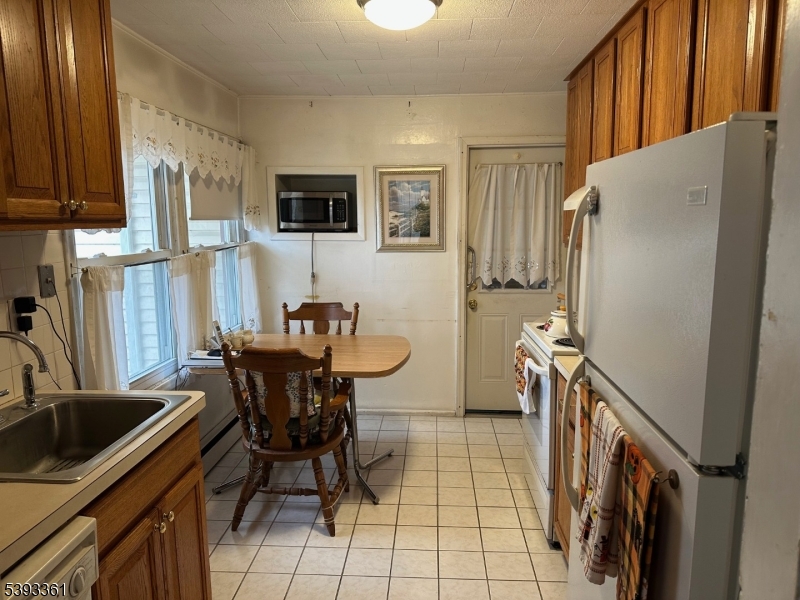 Kitchen Eat-in-Kitchen.