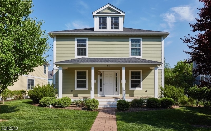 Front View Prime location for this gorgeous 2 bedroom rental!