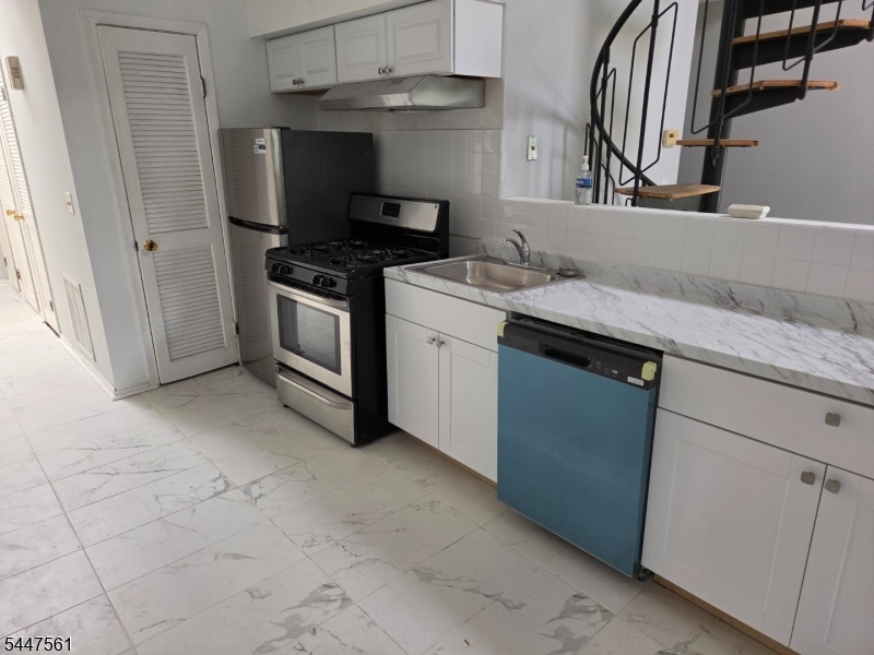Brand New Kitchen All brand new appliances,dishwasher,stove,refrigerator