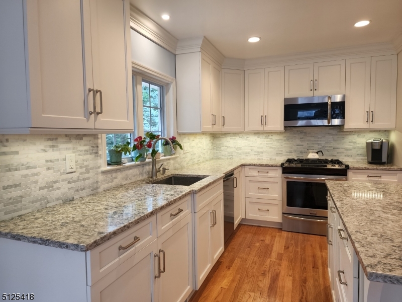 Granite Counters and under cabinet lighting