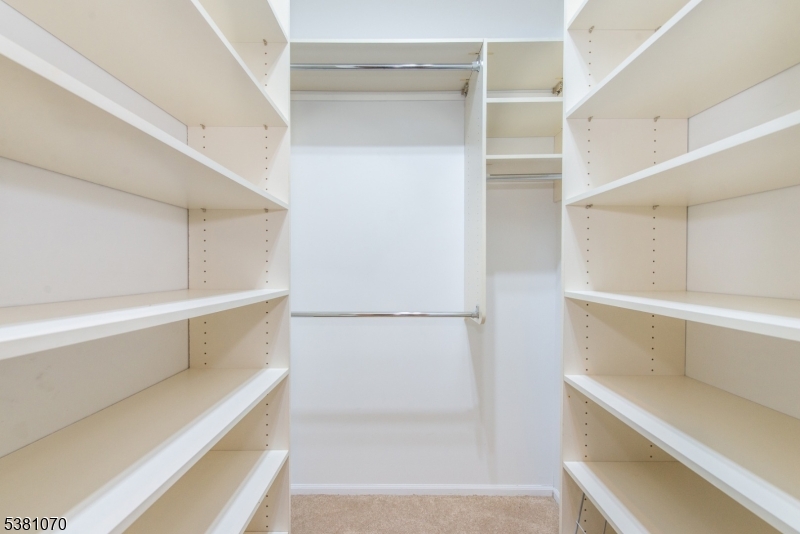 OWNERS CLOSET walk in  closet