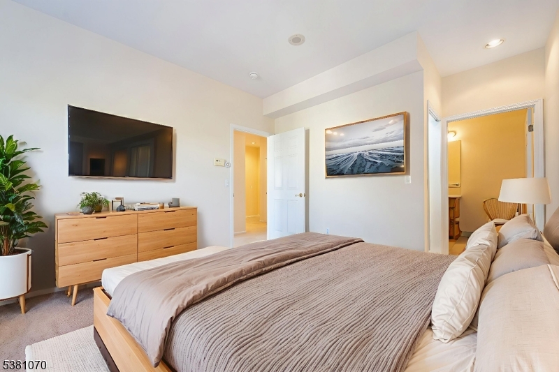 OWNERS  BDRM  virtually staged