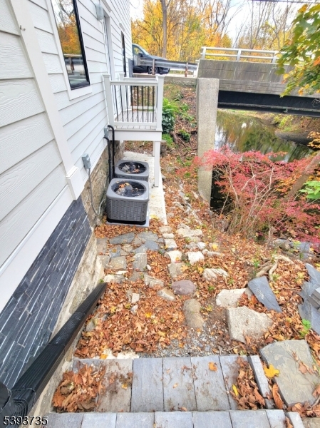 brolook side of building