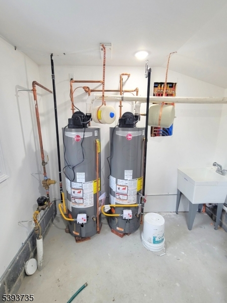utility room with w&d hookups