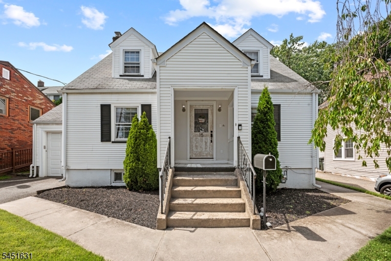 Beautiful well-kept Cape Cod Home
