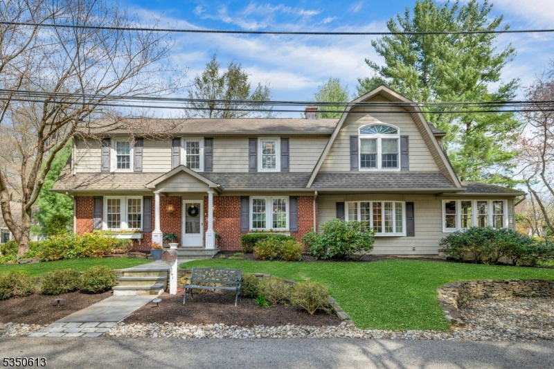 WOW! Great Curb Appeal