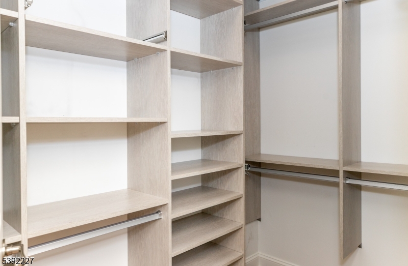 2ND CALIFORNIA CLOSET