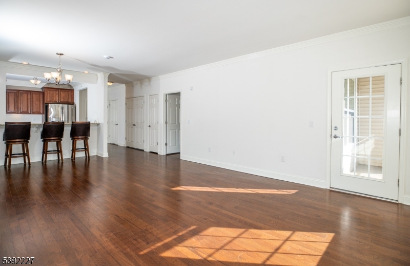 LIVING/DINING