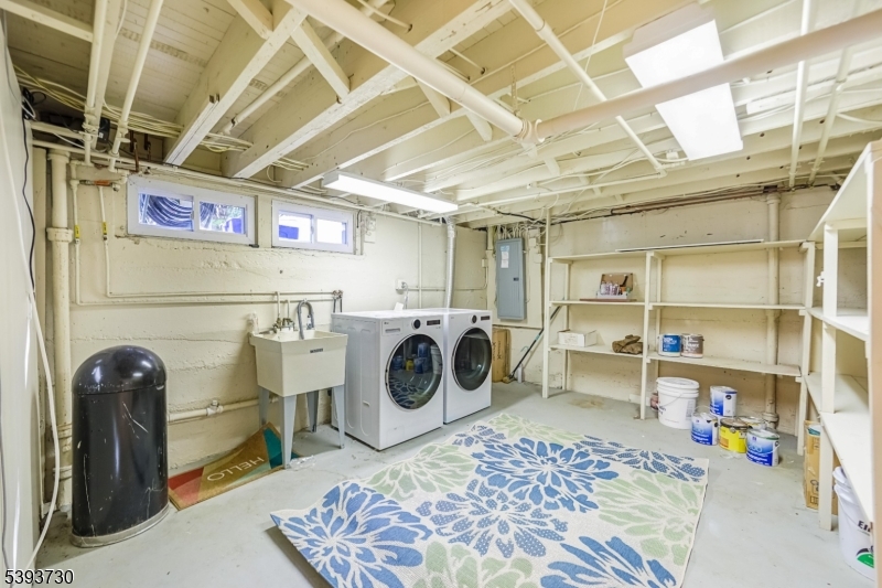 Laundry Room Plenty of Storage 12'5