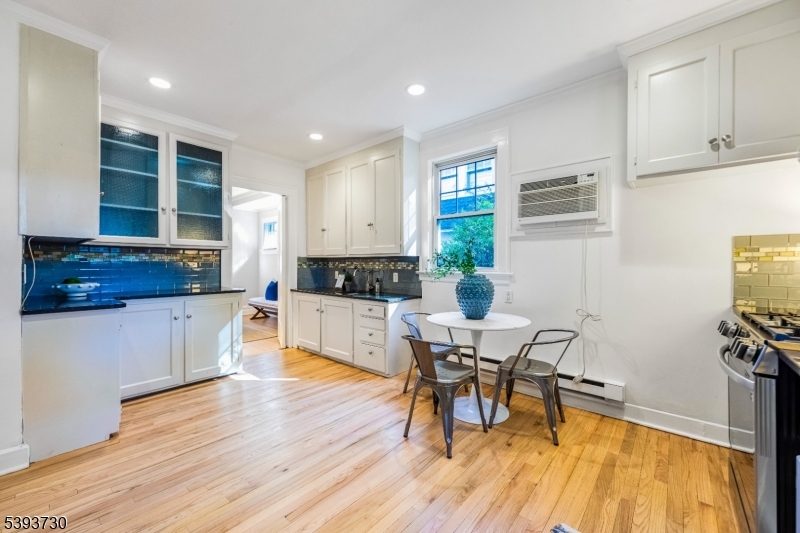 Large Eat-In Kitchen 15'-3