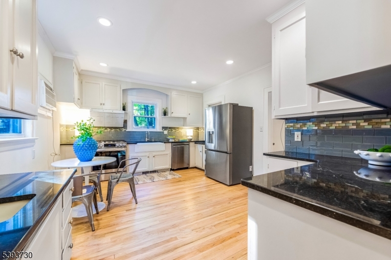 Wet Bar at left 15'-3