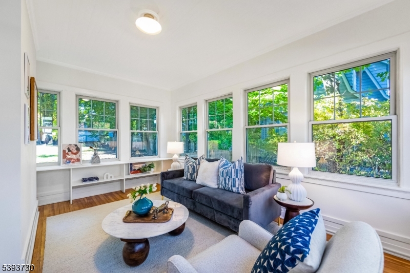 Family Room 15'-2 Amazing visage