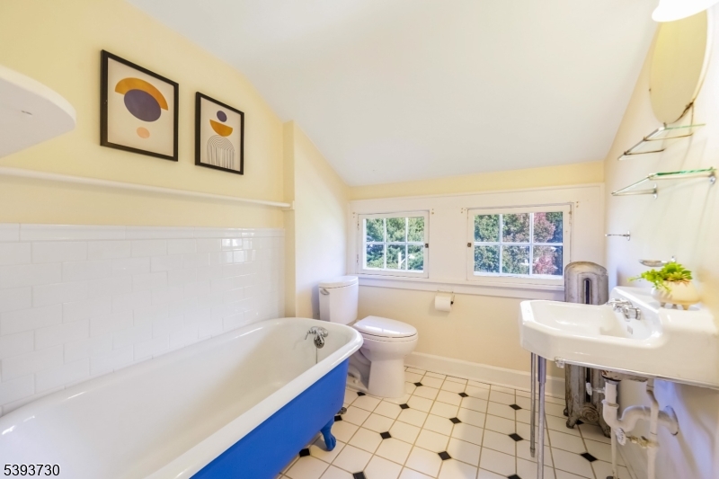 Hall Bathroom 3rd Floor 7'-8