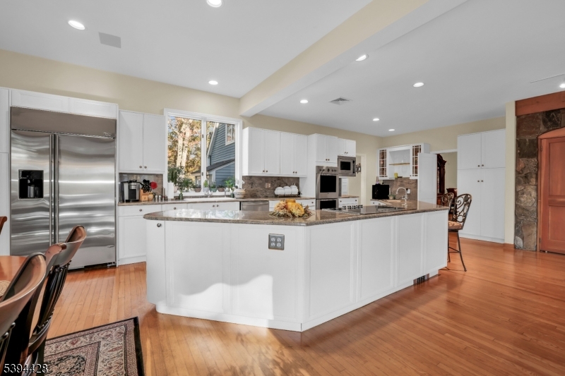 Eat-in Kitchen Stainless steel appliances, granite