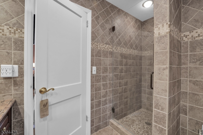 1st Flr Ensuite Bath Shower stall