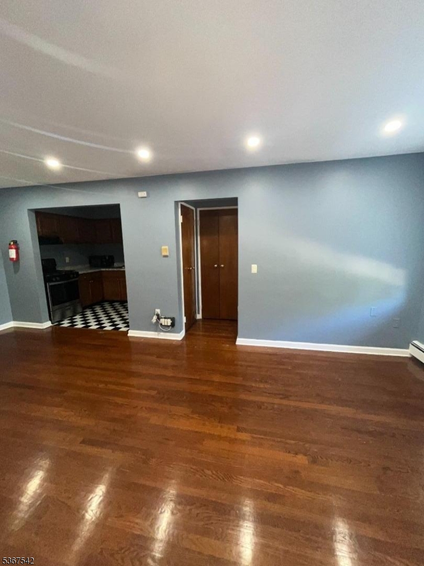 MAIN ROOM