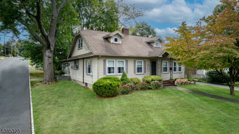 Move right in to this picture-perfect immaculate ranch. Walking distance to Bloomfield Avenue in a sought-after school district.