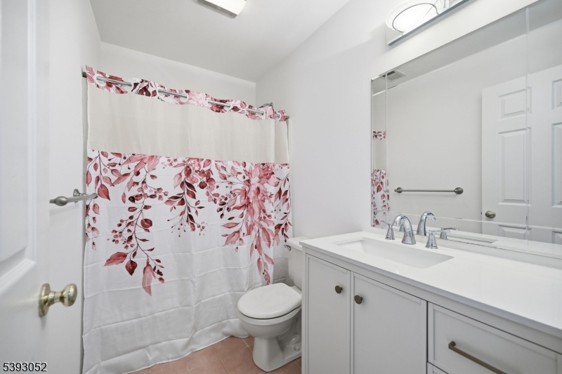 2nd Floor Hall Main Bath