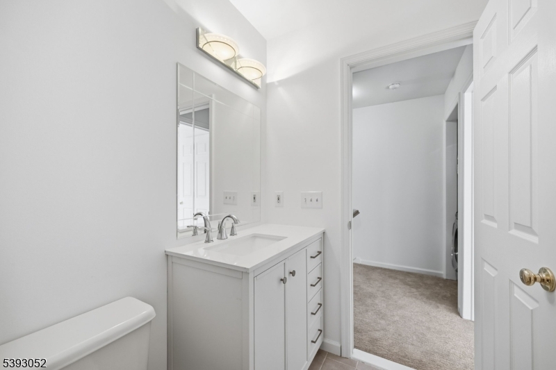 2nd Floor Main Vanity