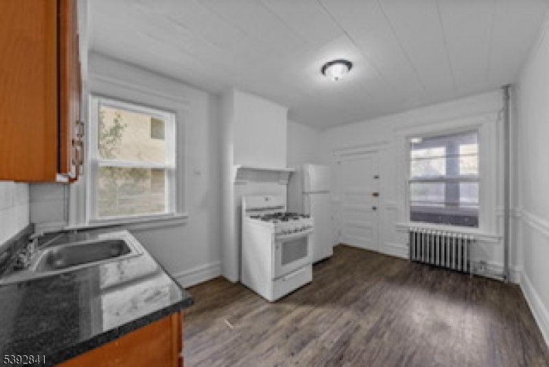 Eat-in Kitchen
