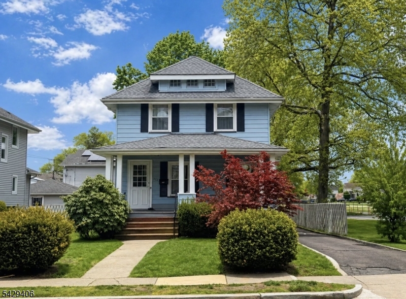 312 Rochelle Ave