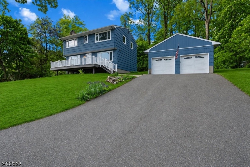 WELCOME HOME Sits high for beautiful lake views