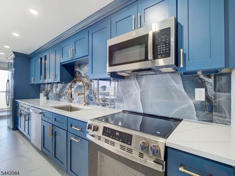 Long galley kitchen