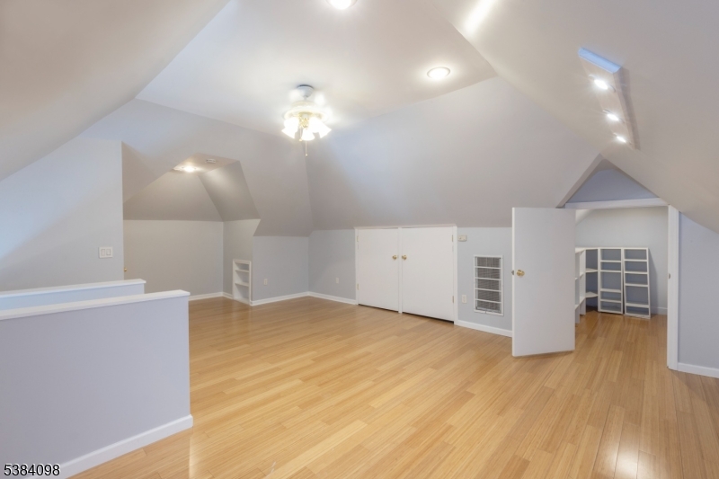 Bedroom 2 w/ walk in closet