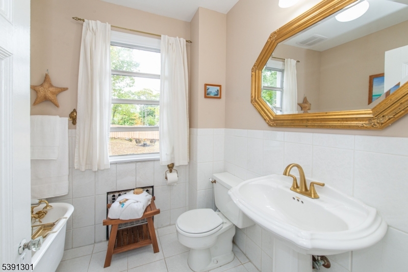 Main 2nd Floor Hall Bath