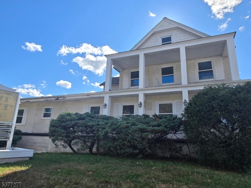 North Facinv Side Here