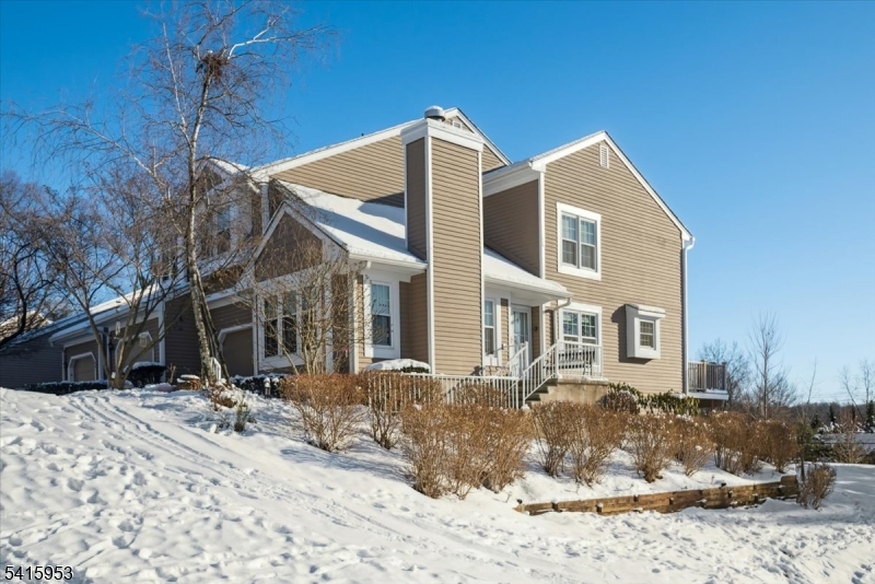 End unit in Stone Edge Section of The Hills