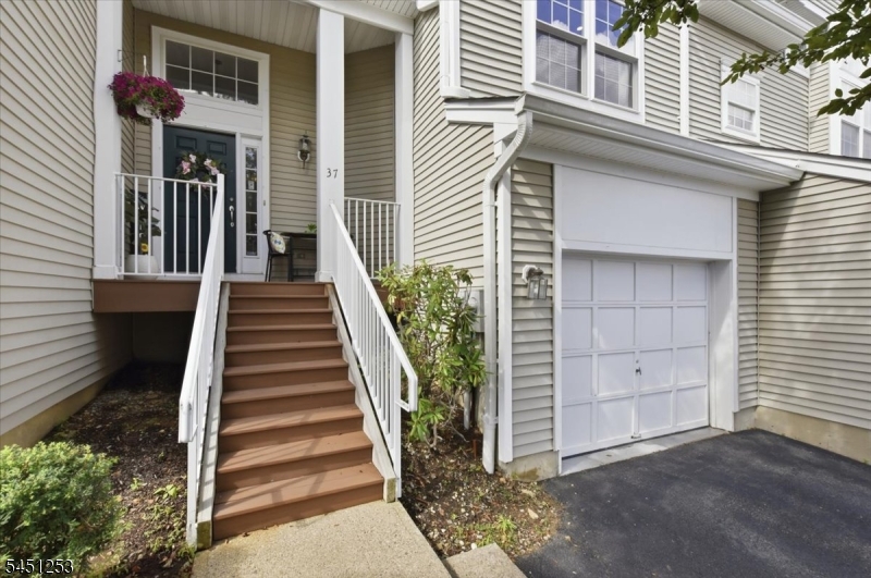 Welcome to 37 Woodmont Dr