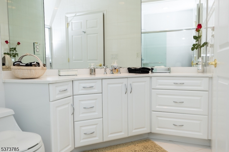 FULL 2ND BATHROOM