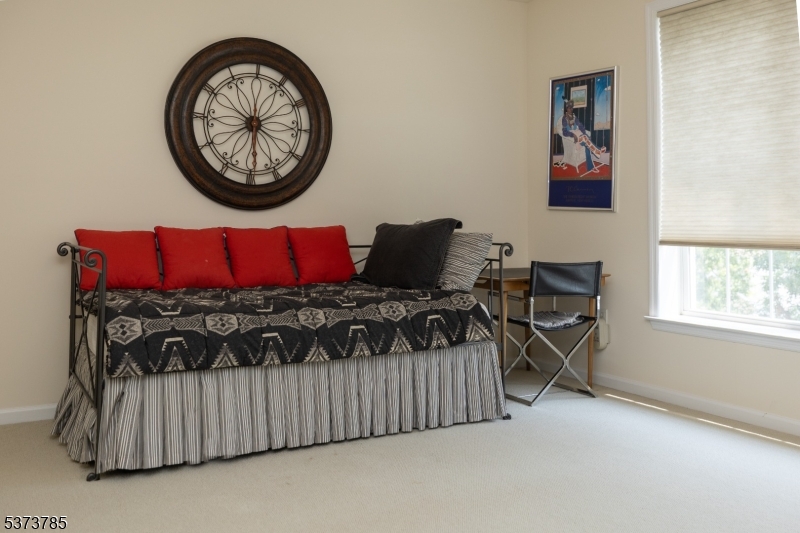 2ND BEDROOM W/LARGE WIC